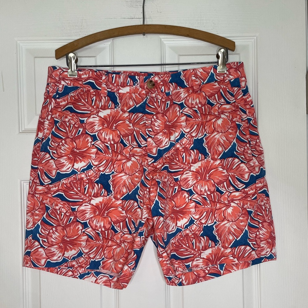 Vineyard Vines Coastal Floral Breaker cotton Shorts in Coral /White/Blue  - 34